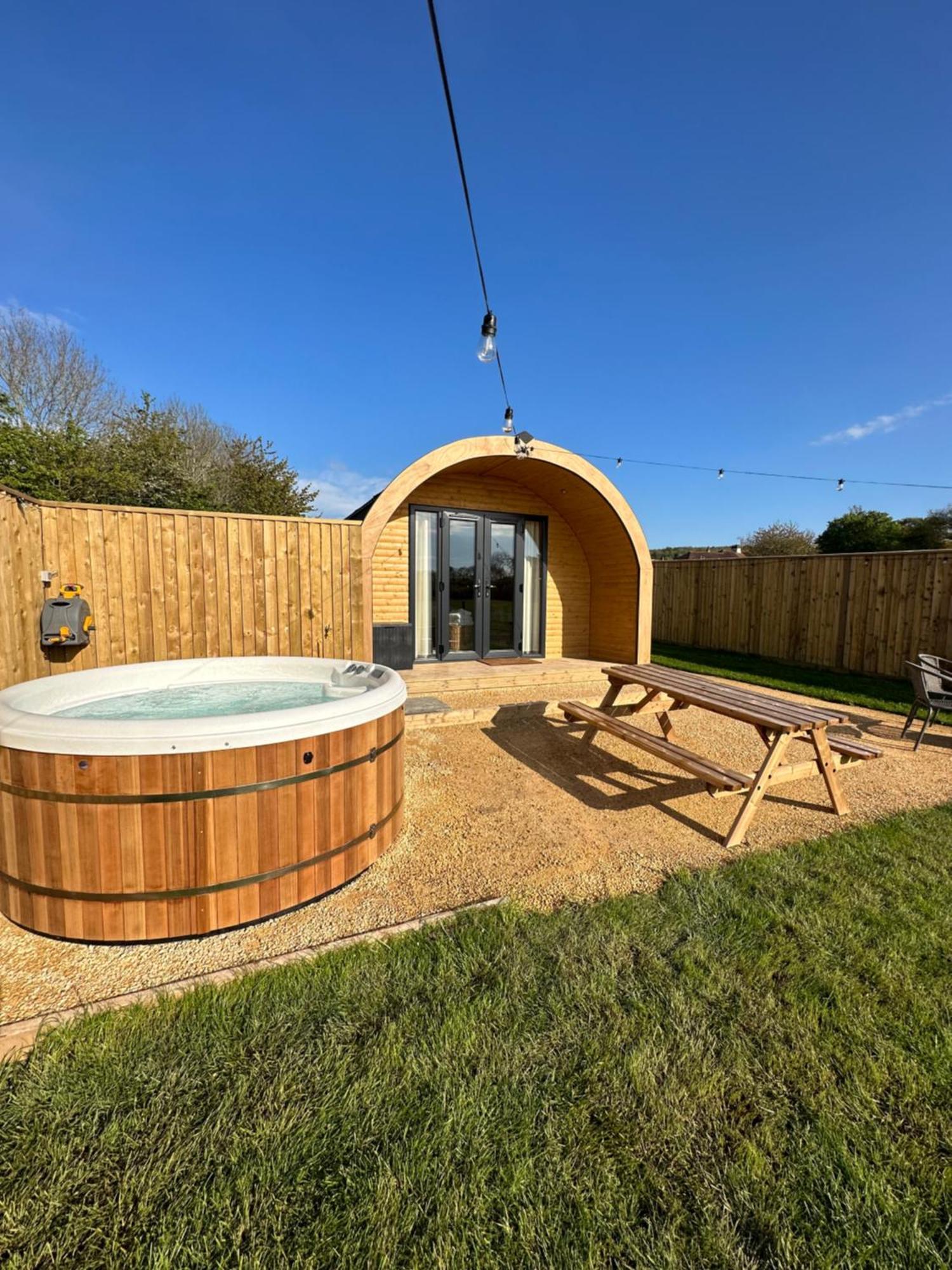 布里斯托 Lois' Pod With Hot Tub, Near Airport酒店 外观 照片